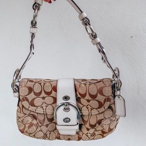 COACH PURSE very lightly used little ware